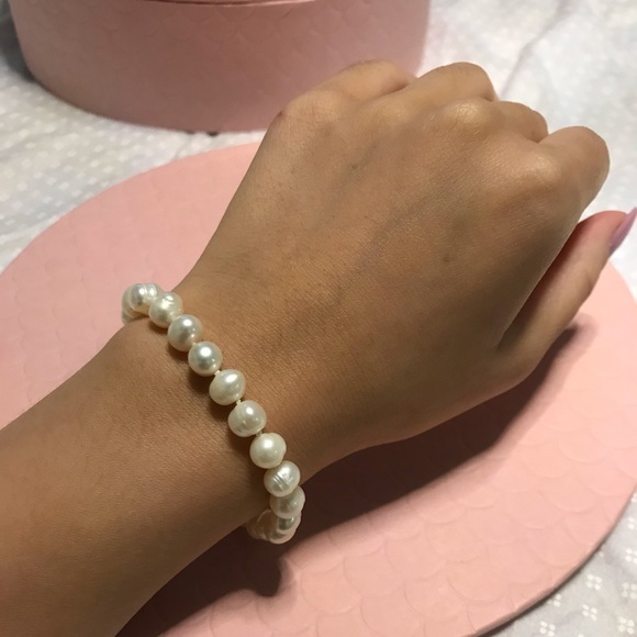 Jewelry - Pearl Bracelet 🐚